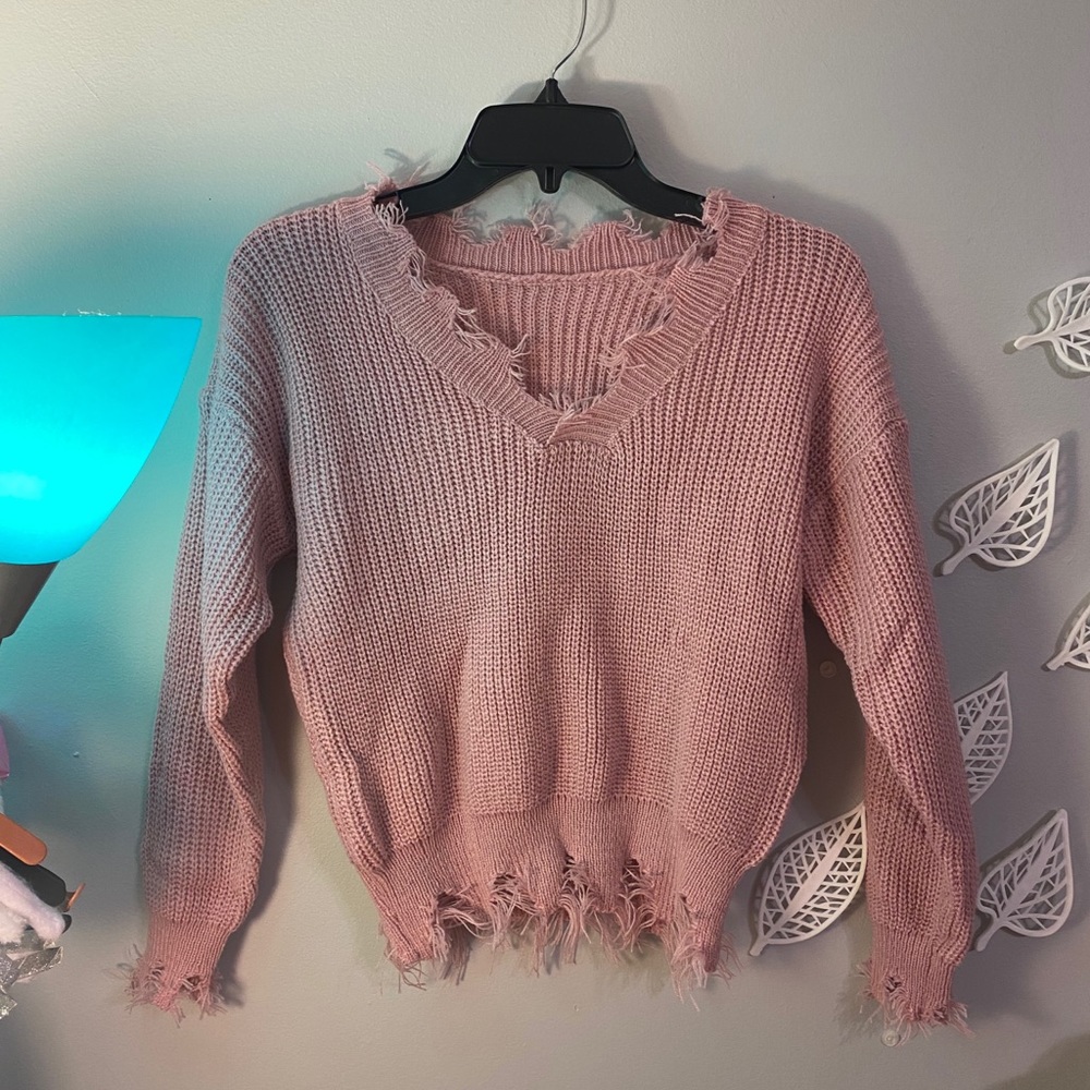Trendy light pink sweater